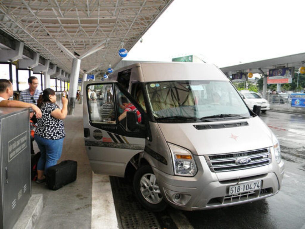 Thuê xe Huy Đạt Đảm bảo đúng giờ cho chuyến đi sân bay